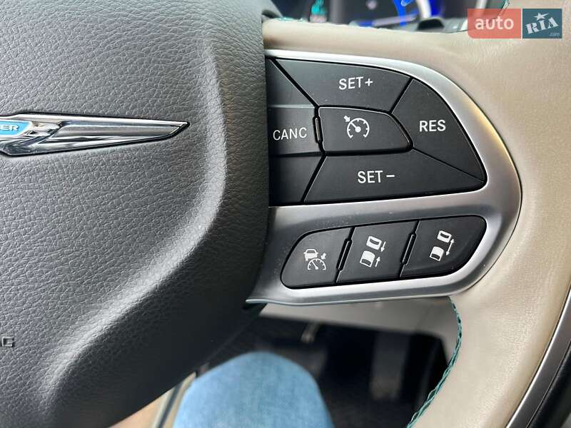 Минивэн Chrysler Pacifica 2017 в Киеве фото 23 Минивэн Chrysler Pacifica 2017 в Киеве