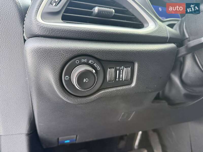 Минивэн Chrysler Pacifica 2023 в Киеве фото 17 Минивэн Chrysler Pacifica 2023 в Киеве