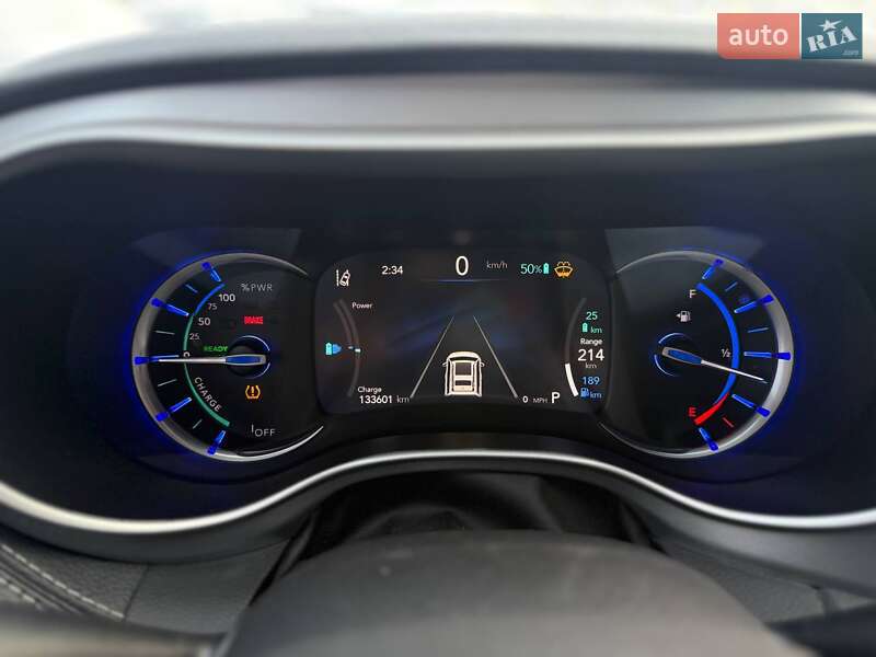Минивэн Chrysler Pacifica 2023 в Киеве фото 21 Минивэн Chrysler Pacifica 2023 в Киеве