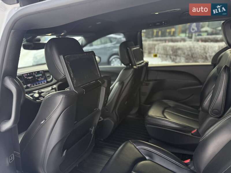 Минивэн Chrysler Pacifica 2023 в Киеве фото 26 Минивэн Chrysler Pacifica 2023 в Киеве