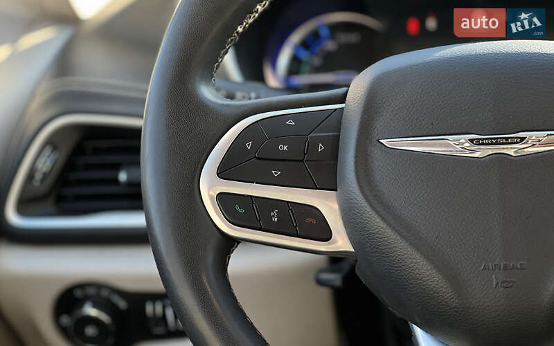 Минивэн Chrysler Pacifica 2022 в Львове