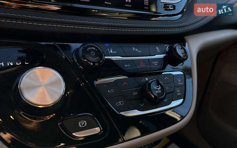 Минивэн Chrysler Pacifica 2022 в Львове