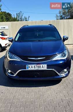 Мінівен Chrysler Pacifica 2016 в Києві