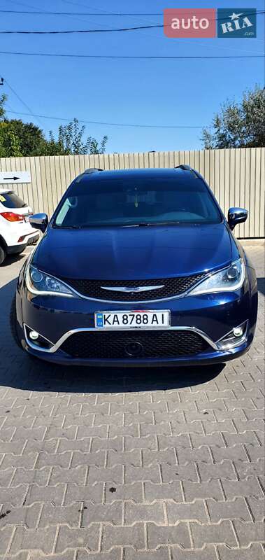 Мінівен Chrysler Pacifica 2016 в Києві фото Мінівен Chrysler Pacifica 2016 в Києві