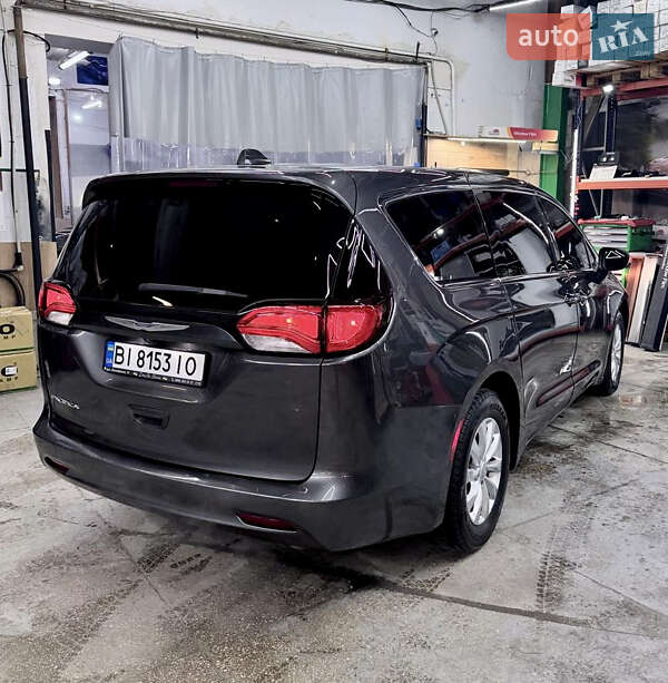 Минивэн Chrysler Pacifica 2017 в Киеве фото 8 Минивэн Chrysler Pacifica 2017 в Киеве
