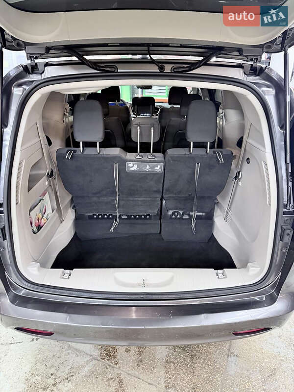 Минивэн Chrysler Pacifica 2017 в Киеве фото 13 Минивэн Chrysler Pacifica 2017 в Киеве