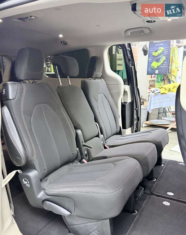 Минивэн Chrysler Pacifica 2017 в Киеве фото 16 Минивэн Chrysler Pacifica 2017 в Киеве