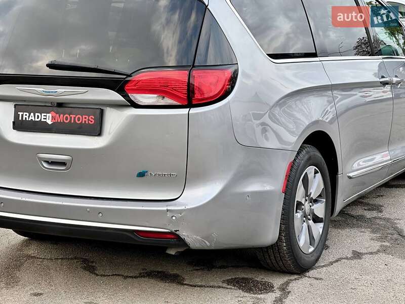 Мінівен Chrysler Pacifica 2017 в Києві