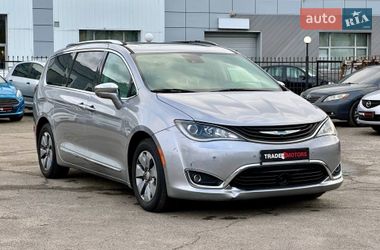 Минивэн Chrysler Pacifica 2017 в Киеве