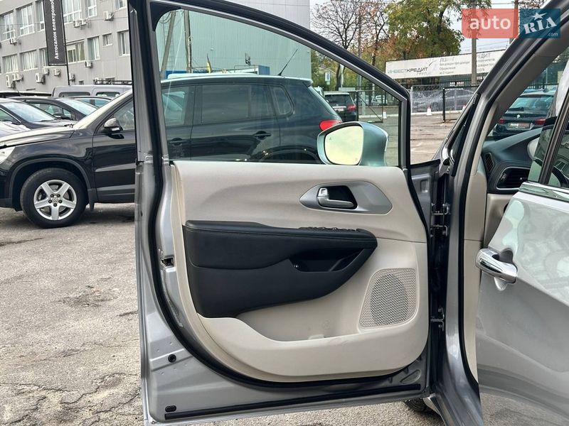 Мінівен Chrysler Pacifica 2017 в Києві