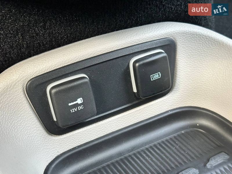 Мінівен Chrysler Pacifica 2017 в Києві