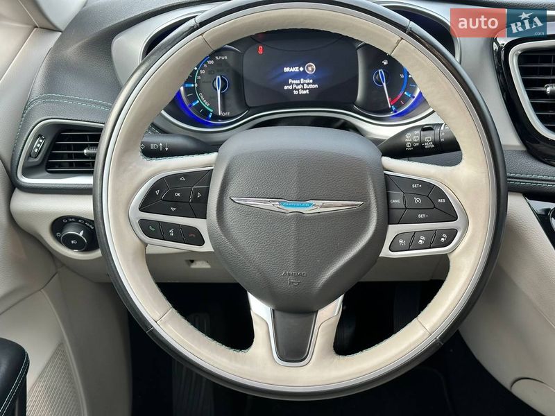 Мінівен Chrysler Pacifica 2017 в Києві