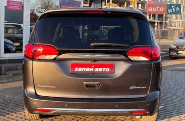 Мінівен Chrysler Pacifica 2018 в Львові