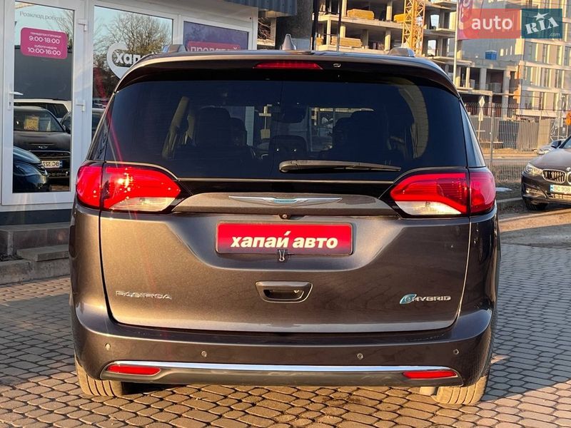 Мінівен Chrysler Pacifica 2018 в Львові