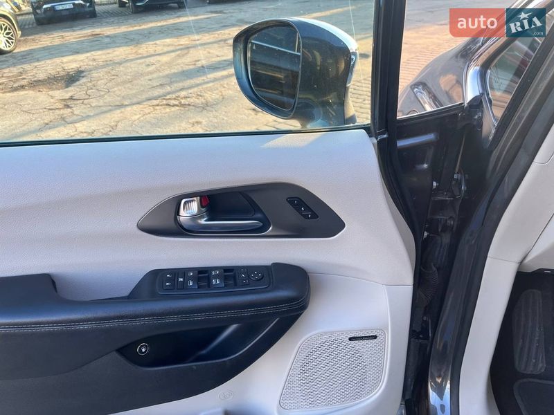 Мінівен Chrysler Pacifica 2018 в Львові