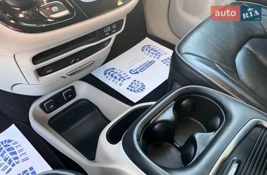 Мінівен Chrysler Pacifica 2018 в Львові