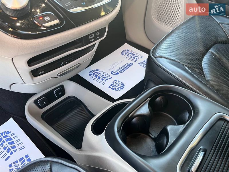 Мінівен Chrysler Pacifica 2018 в Львові