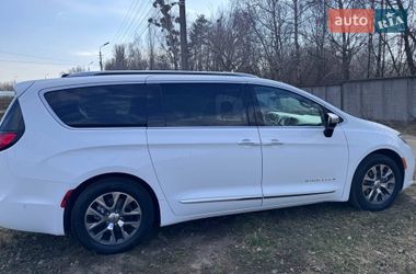 Минивэн Chrysler Pacifica 2023 в Киеве