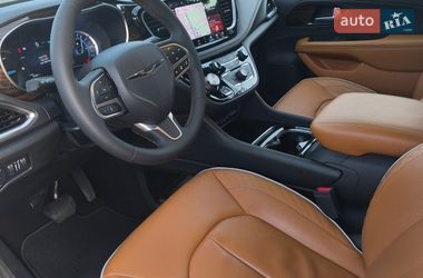 Минивэн Chrysler Pacifica 2023 в Киеве