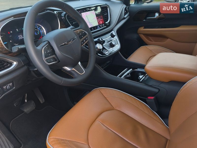 Минивэн Chrysler Pacifica 2023 в Киеве
