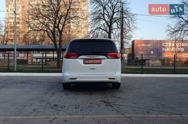 Минивэн Chrysler Pacifica 2020 в Киеве
