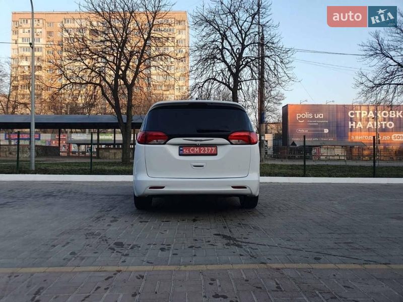 Минивэн Chrysler Pacifica 2020 в Киеве