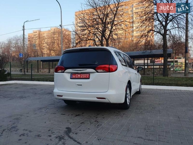 Минивэн Chrysler Pacifica 2020 в Киеве