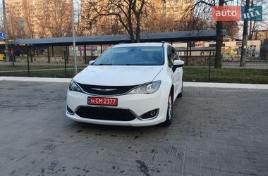 Минивэн Chrysler Pacifica 2020 в Киеве