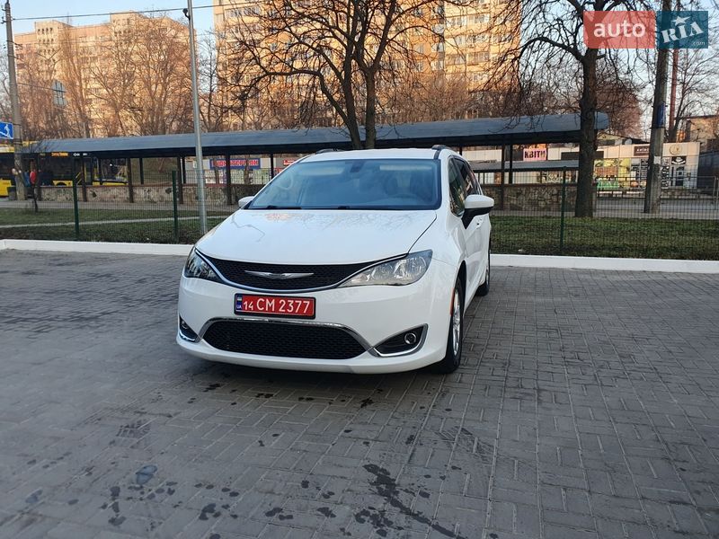 Минивэн Chrysler Pacifica 2020 в Киеве
