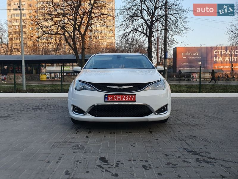 Минивэн Chrysler Pacifica 2020 в Киеве