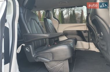 Минивэн Chrysler Pacifica 2020 в Киеве