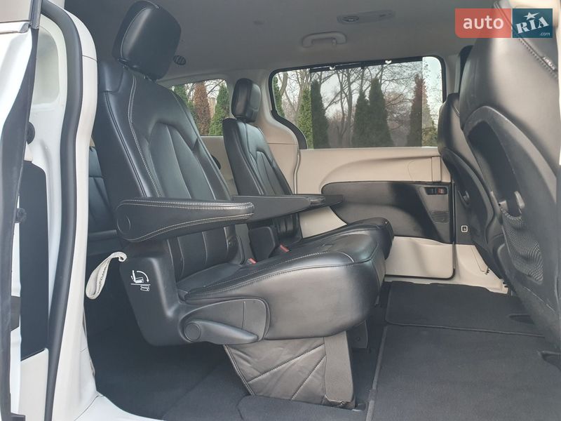 Минивэн Chrysler Pacifica 2020 в Киеве