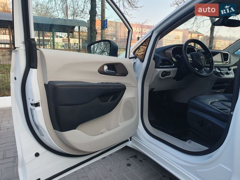 Минивэн Chrysler Pacifica 2020 в Киеве