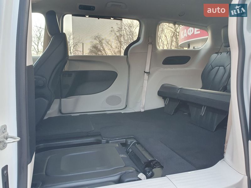 Минивэн Chrysler Pacifica 2020 в Киеве