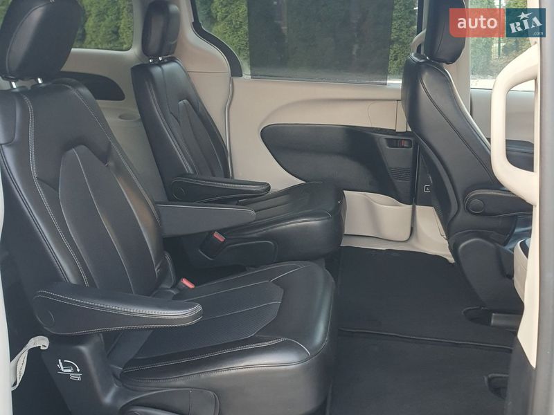 Минивэн Chrysler Pacifica 2020 в Киеве