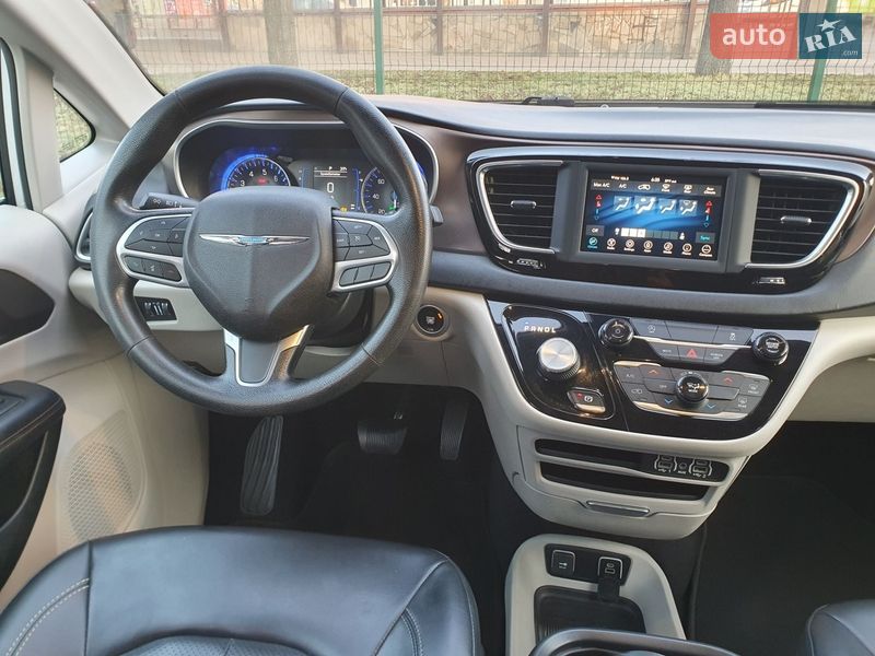 Минивэн Chrysler Pacifica 2020 в Киеве