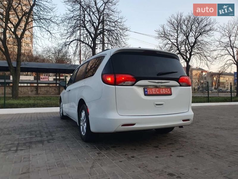 Минивэн Chrysler Pacifica 2020 в Киеве