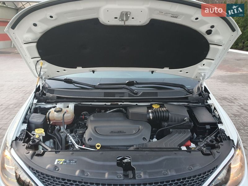 Минивэн Chrysler Pacifica 2020 в Киеве