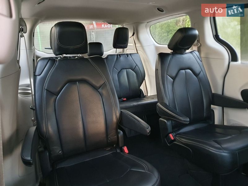 Минивэн Chrysler Pacifica 2020 в Киеве