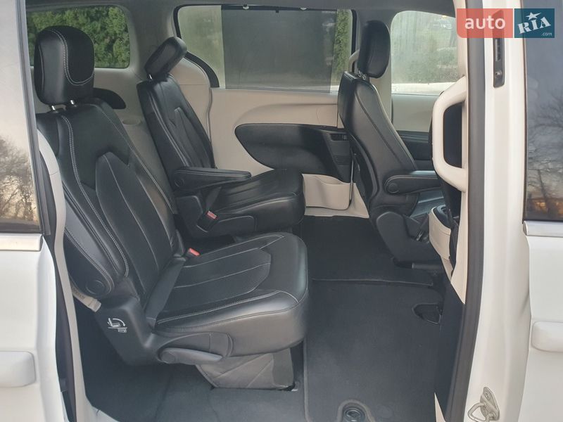 Минивэн Chrysler Pacifica 2020 в Киеве