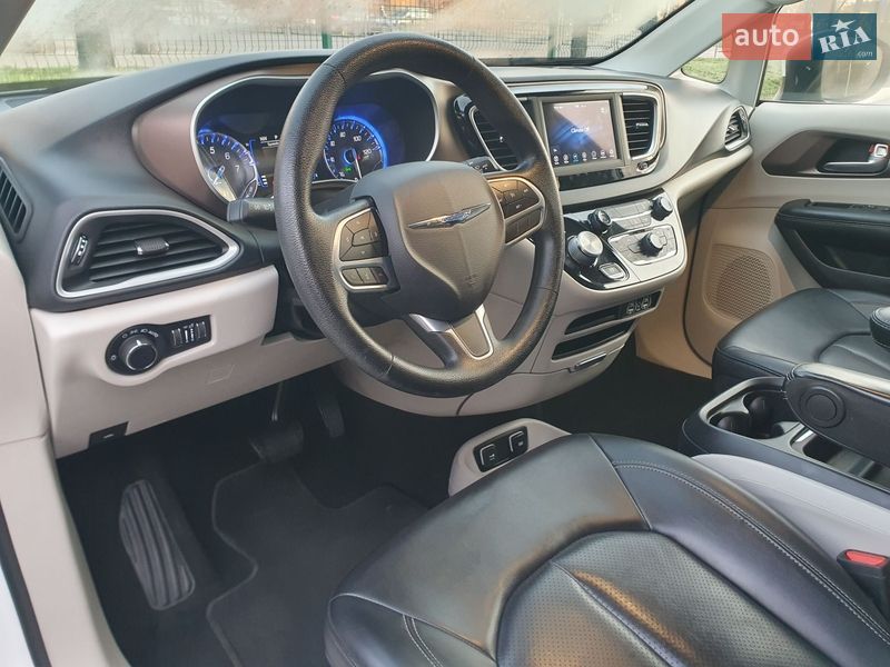 Минивэн Chrysler Pacifica 2020 в Киеве