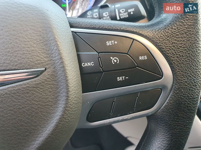 Минивэн Chrysler Pacifica 2020 в Киеве