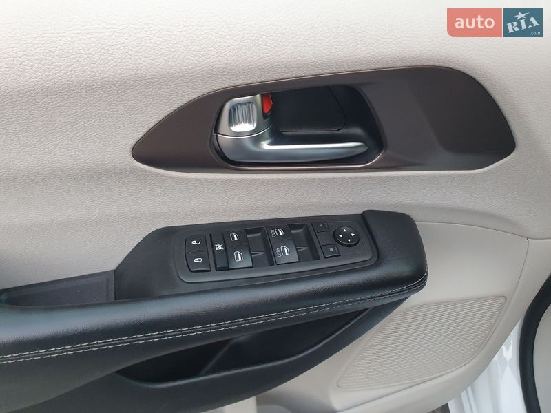 Минивэн Chrysler Pacifica 2020 в Киеве