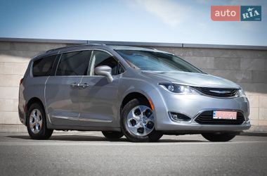 Минивэн Chrysler Pacifica 2019 в Киеве