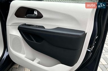 Мінівен Chrysler Pacifica 2019 в Одесі