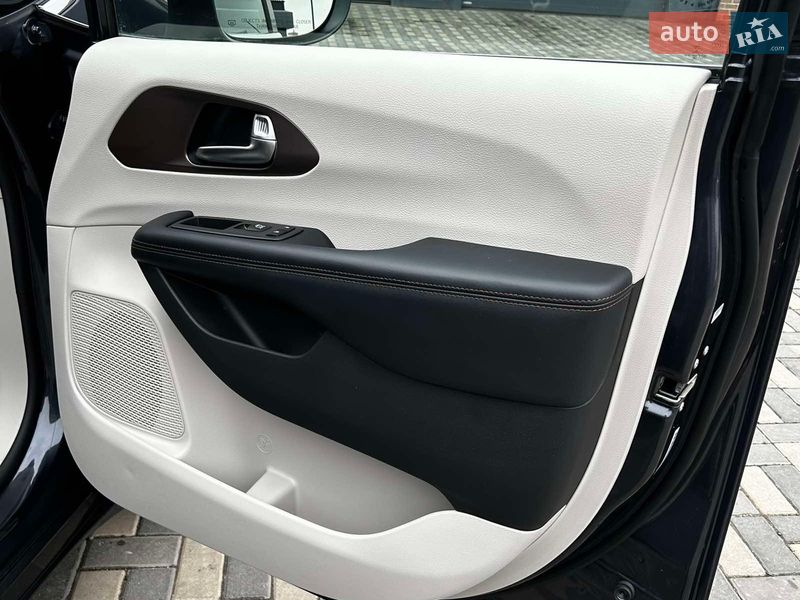 Мінівен Chrysler Pacifica 2019 в Одесі