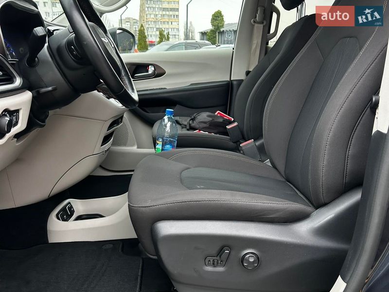 Мінівен Chrysler Pacifica 2019 в Одесі
