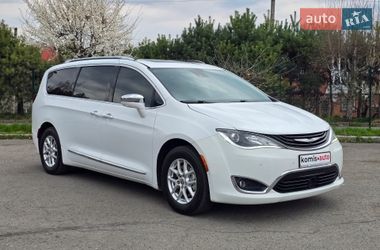 Минивэн Chrysler Pacifica 2017 в Хмельницком
