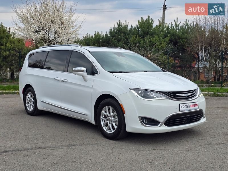 Минивэн Chrysler Pacifica 2017 в Хмельницком