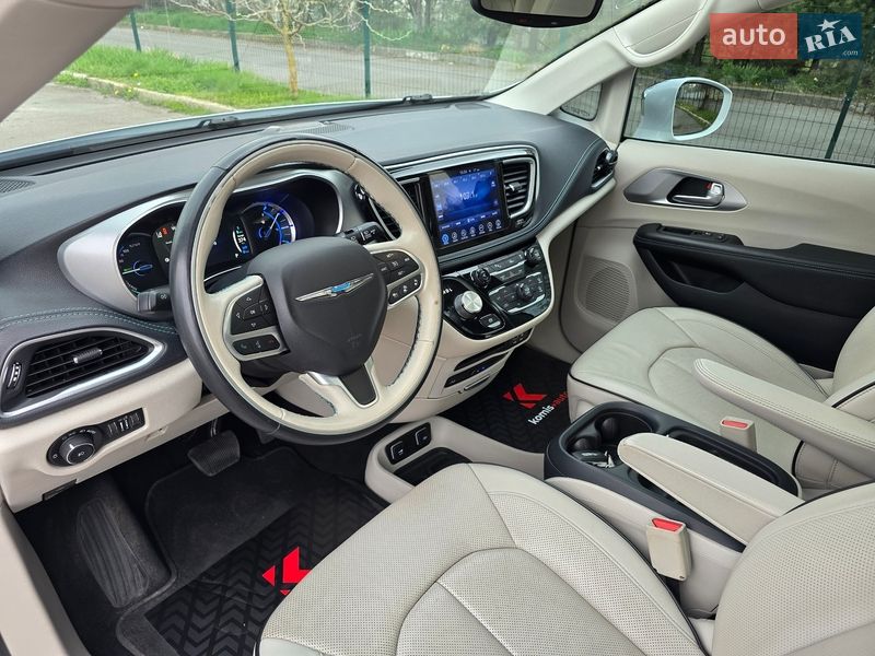Минивэн Chrysler Pacifica 2017 в Хмельницком
